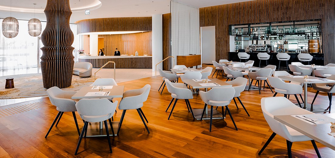 Yacht - Lobby Restaurant