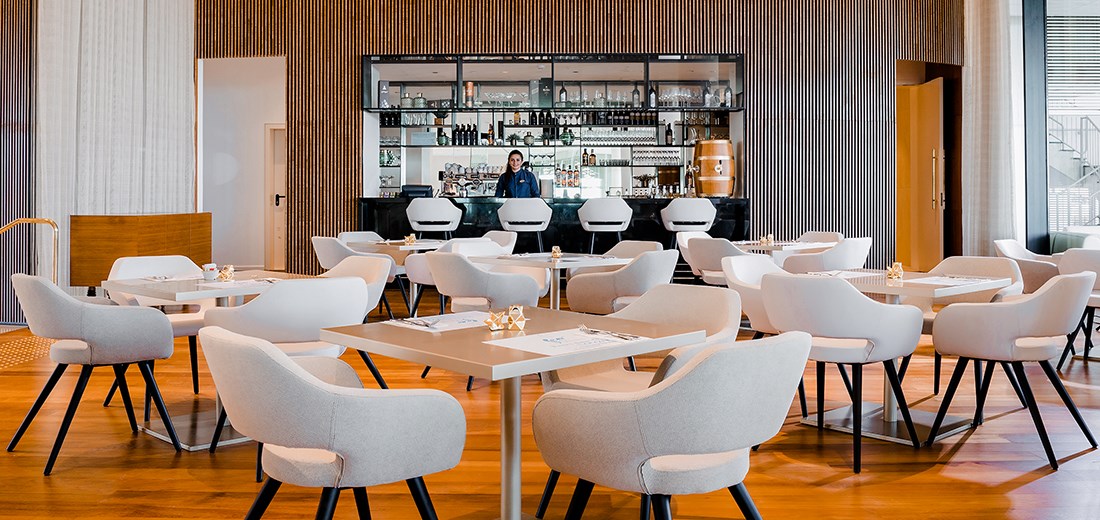 Yacht - Lobby Restaurant