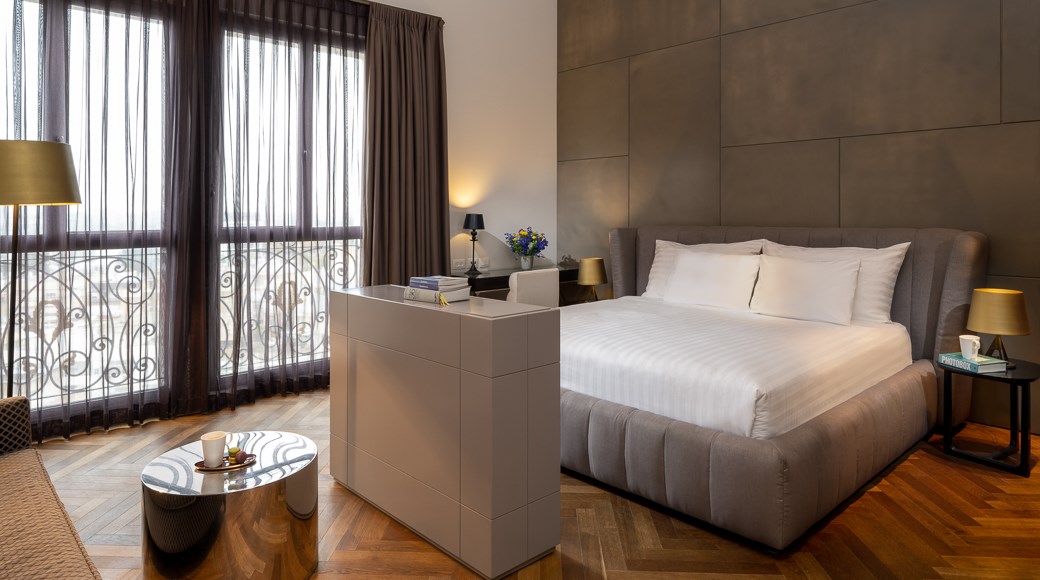 Deluxe Suite