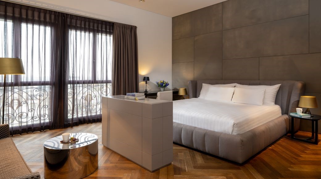 Deluxe Suite