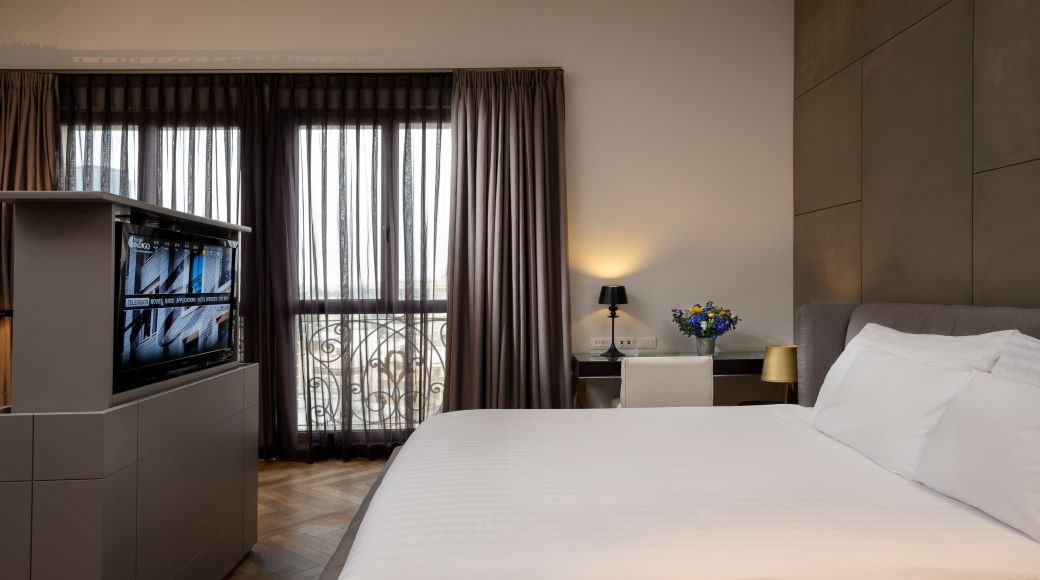 Deluxe Suite