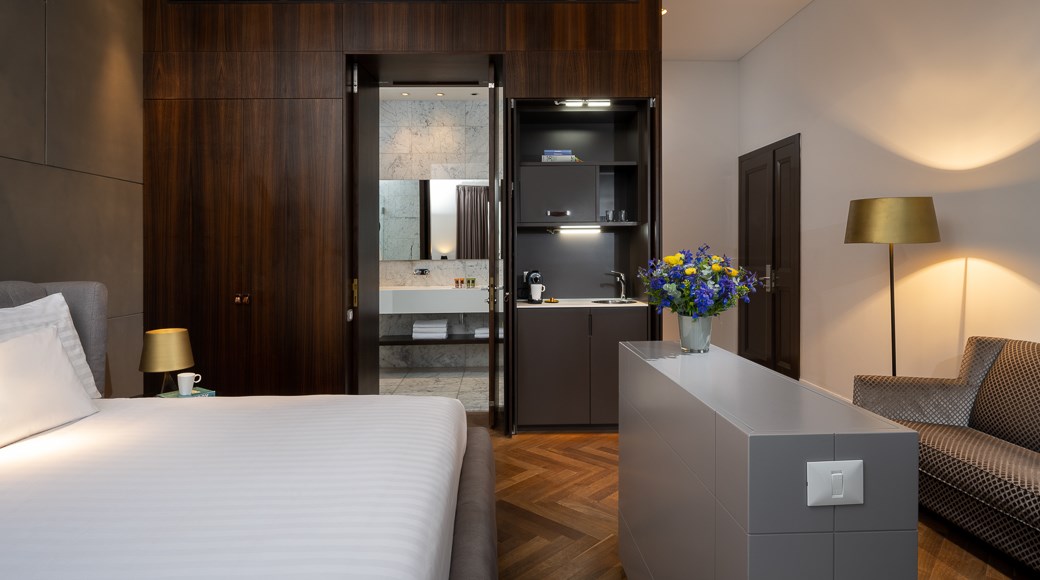 Deluxe Suite