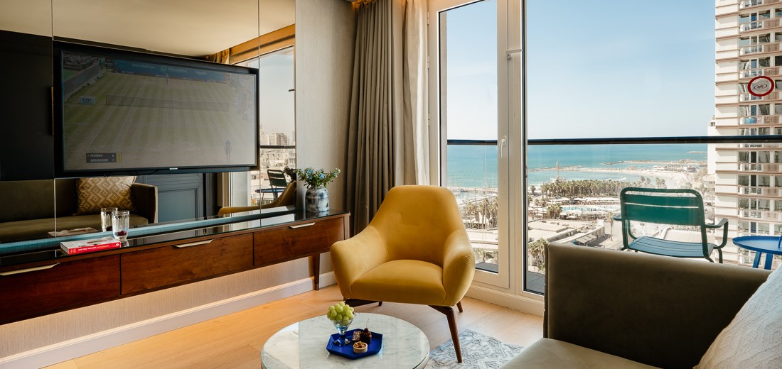 Executive Suite At The Crowne Plaza Tel Aviv Hotel