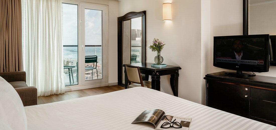 Standard Room At The Crowne Plaza Tel Aviv Hotel