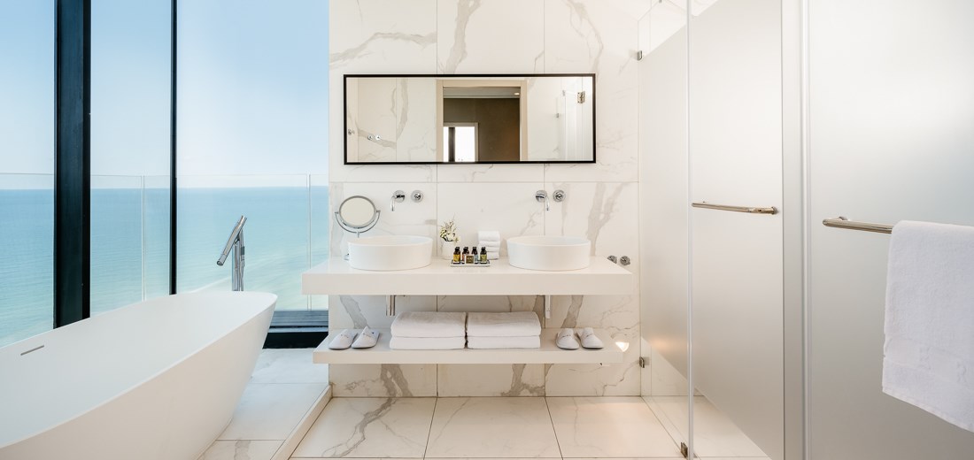 VERT Lagoon Netanya Presidential Suite Bathroom